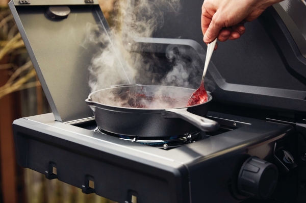 Napoleon Freestyle 365 mit Seitenbrenner kochen